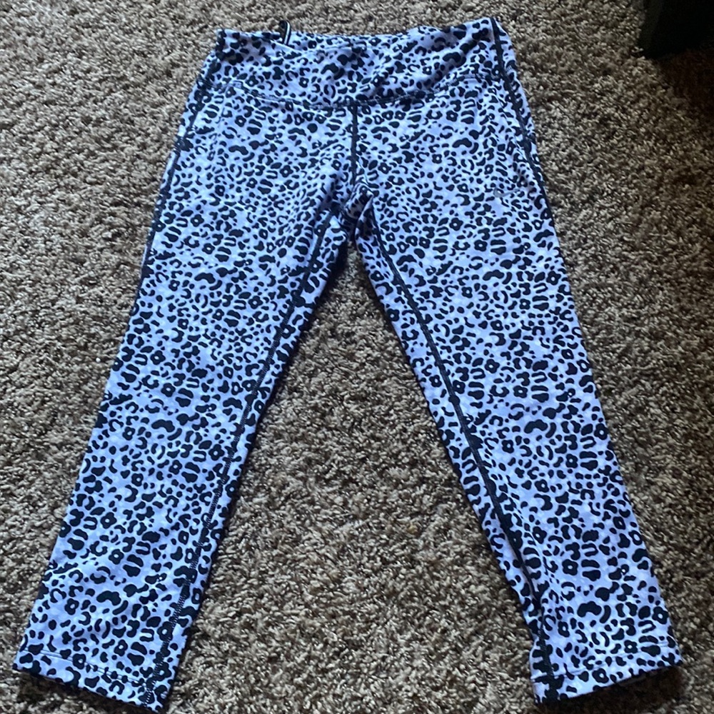 White and black leopard print Nike Capri leggings size medium